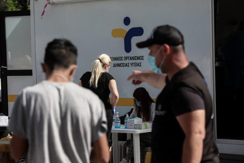 Κορονοϊός: Μαζικά τεστ στην πλατεία Βικτώριας επιβεβαιώνουν την ευρεία εξάπλωση του ιού