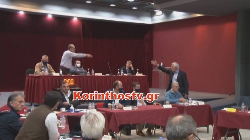 «Μαλλιά-κουβάρια» ο Τατούλης με τον νυν περιφερειάρχη Πελοποννήσου για ένα στάδιο (Video)