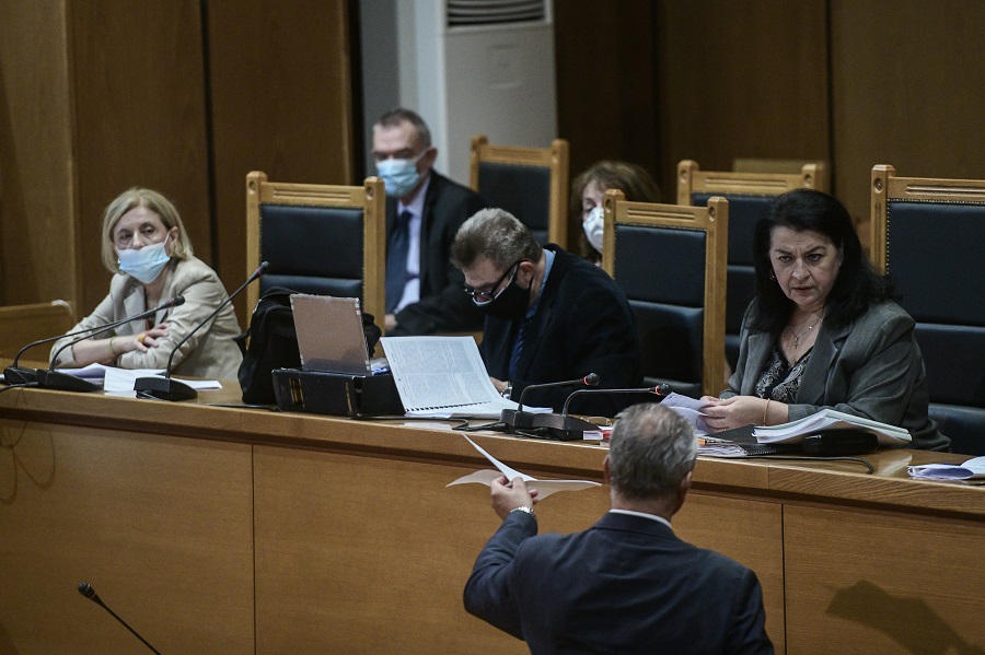 Δίκη Χρυσής Αυγής: Πρόταση-σοκ από την εισαγγελέα Οικονόμου – Αναστολή σε όλους εκτός Ρουπακιά – Διακοπή για την Τρίτη στις 10