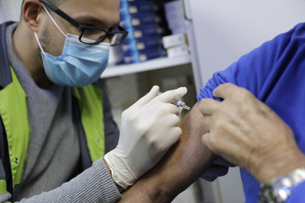 Γαλλία-Κορονοϊός: Επιστήμονες προειδοποιούν για τη δυσπιστία των πολιτών απέναντι σε ένα εμβόλιο