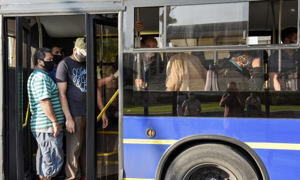 Είπαν στο Άδωνη να αγοράσουν 1000 λεωφορεία και «του άνοιξε η όρεξη» να κόψει τις συντάξεις! (Video)
