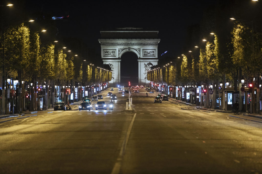 Γαλλία-Κορονοϊός: Επεκτείνεται η βραδινή απαγόρευση κυκλοφορίας σε 38 «διαμερίσματα» της χώρας