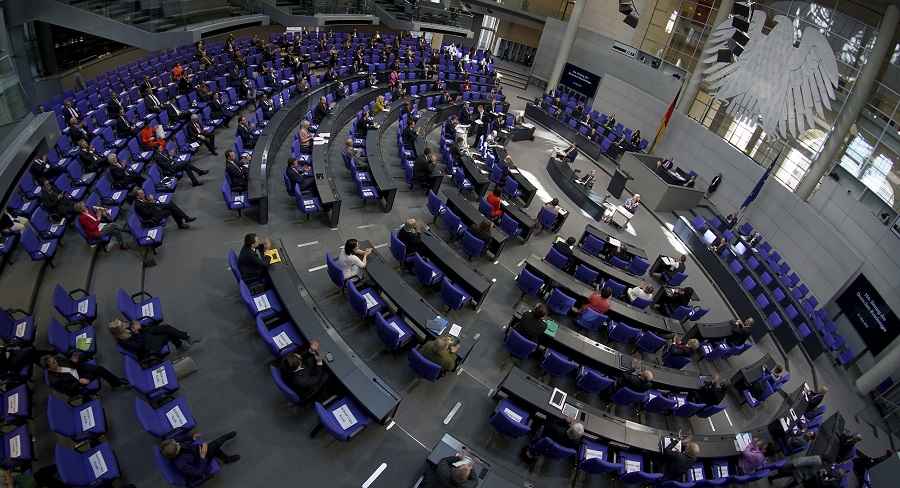 Deutsche Welle: Υπονομεύει ο κορονοϊός τη δημοκρατία;