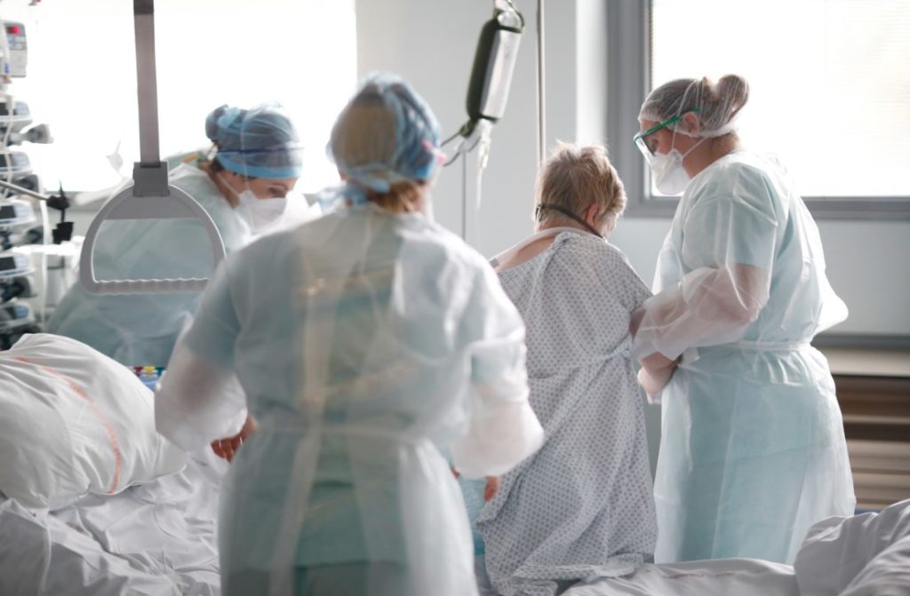 Γαλλία: Πάνω από 1 εκατ. τα επιβεβαιωμένα κρούσματα – 15.000 οι ασθενείς που νοσηλεύονται