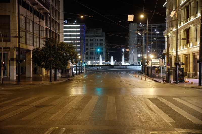 Oι έρημες πόλεις του κορονοϊού (εικόνες)