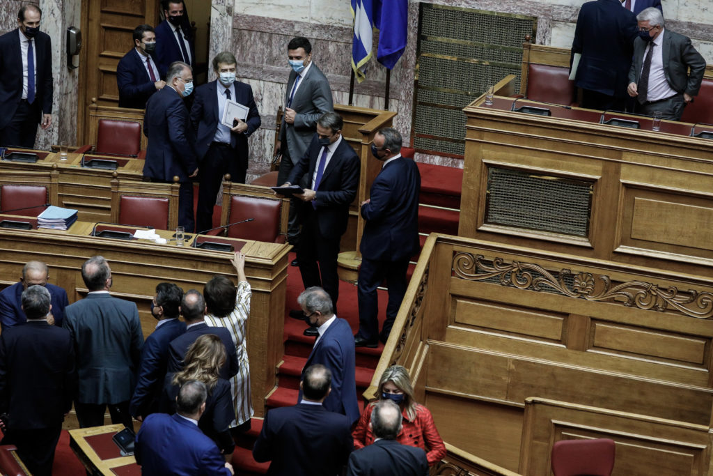 Βουλή: Σε εξέλιξη η ψηφοφορία για την πρόταση δυσπιστίας