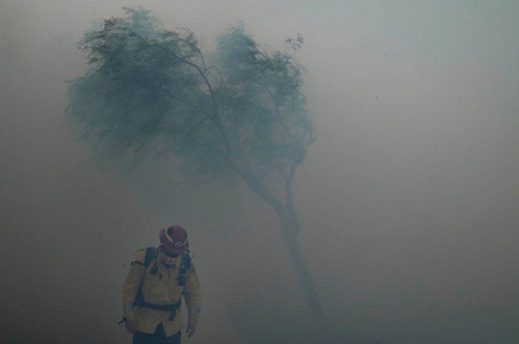 «Συναγερμός» στην Καλιφόρνια: Μεγάλη πυρκαγιά – Απομακρύνθηκαν 60.000 από τις εστίες τους