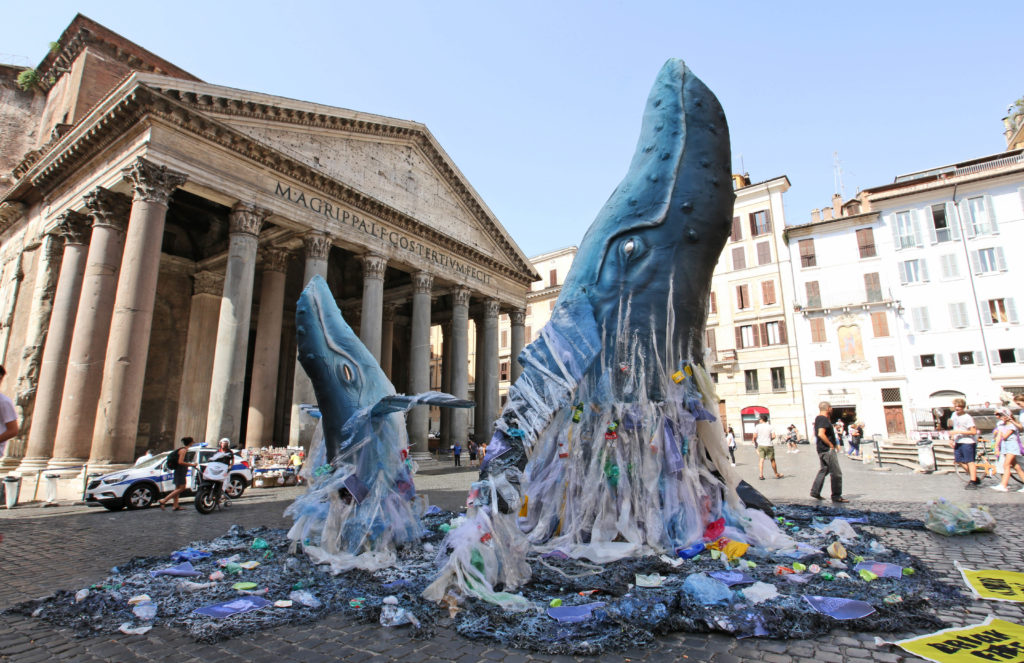 230.000 τόνοι πλαστικών απορριμμάτων καταλήγουν κάθε χρόνο στην Μεσόγειο