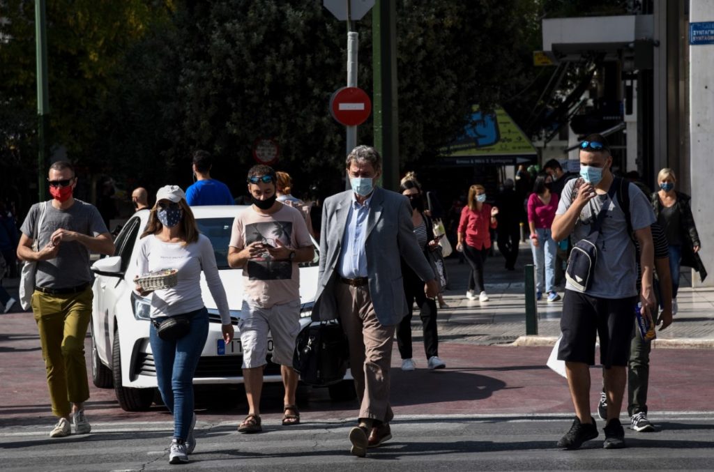 Παγωμάρα και ανησυχία στην κυβέρνηση από την ανεξέλεγκτη διασπορά του κορονοϊού – Τα μέτρα που είναι στο τραπέζι