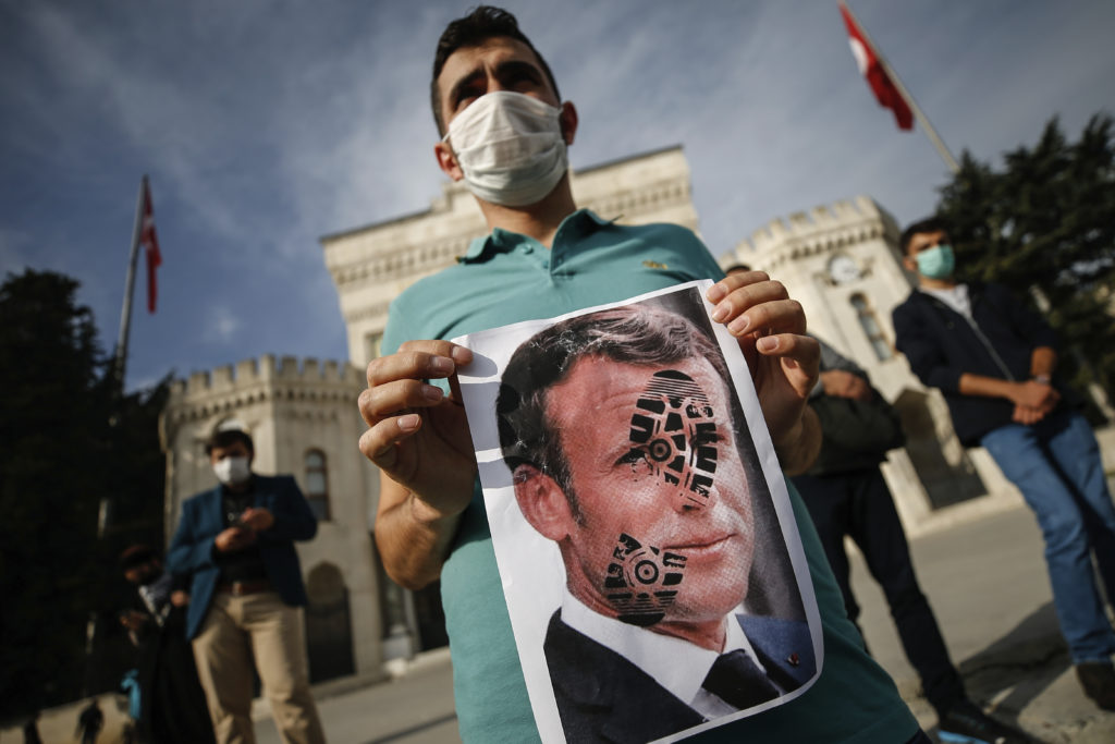 Η Τουρκία κάλεσε για εξηγήσεις τον Γάλλο επιτετραμμένο για το σκίτσο στο Charlie Hebdo