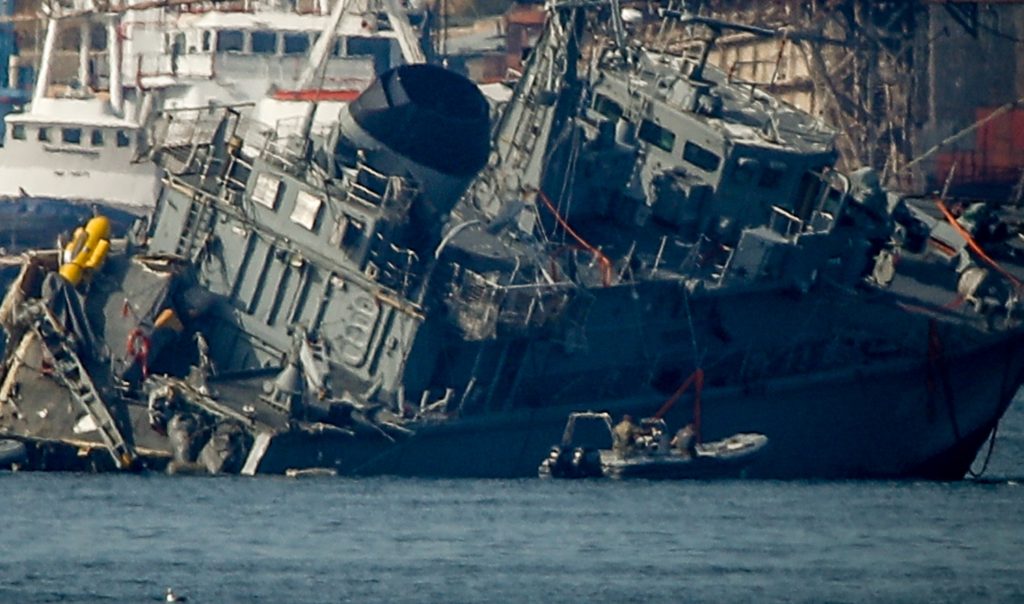 Τη σύλληψη του πλοιάρχου του «Maersk Launceston» που συγκρούστηκε με το ναρκοθηρευτικό «Καλλιστώ» ζήτησε ο εισαγγελέας