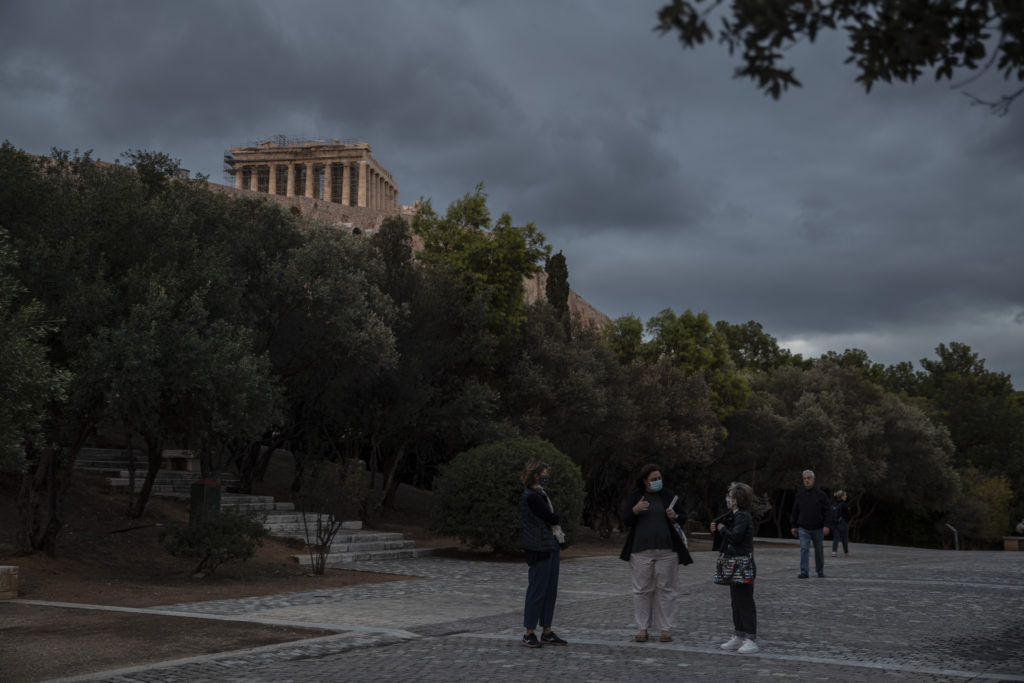 Κορονοϊός: «Μαύρη» πρόβλεψη για 3.000 νεκρούς έως τον Φεβρουάριο στην Ελλάδα – Ποιο είναι το χειρότερο σενάριο (Video)