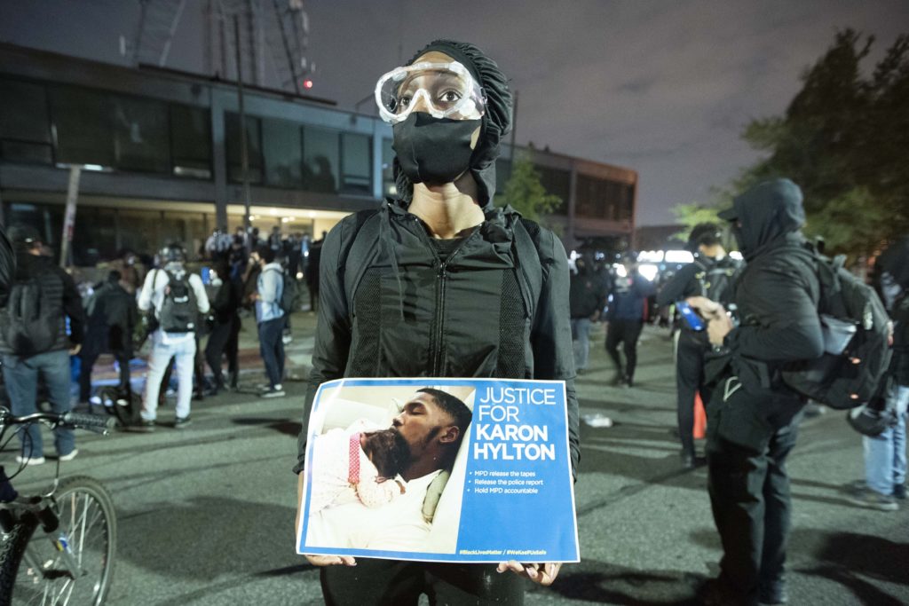 ΗΠΑ: Απαγόρευση κυκλοφορίας στη Φιλαδέλφεια μετά τον θάνατο Αφροαμερικανού από αστυνομικά πυρά