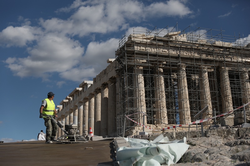 ΑμεΑ εκθέτουν τη Μενδώνη για την Ακρόπολη