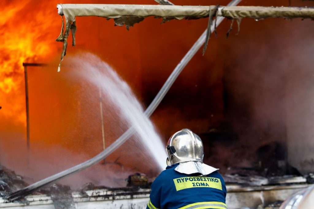 Πυρκαγιά σε εργοστάσιο ανακύκλωσης στη Νέα Ζωή Ασπροπύργου