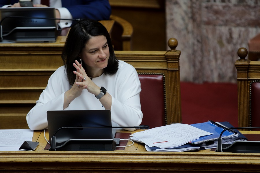 Την παραίτηση της Κεραμέως ζητά ο ΣΥΡΙΖΑ μετά την κατάρρευση του συστήματος τηλεκπαίδευσης
