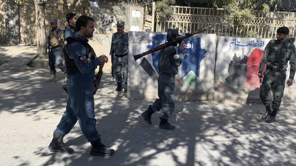 Συναγερμός μετά από έκρηξη και πυροβολισμούς στο πανεπιστήμιο της Καμπούλ (Photos)