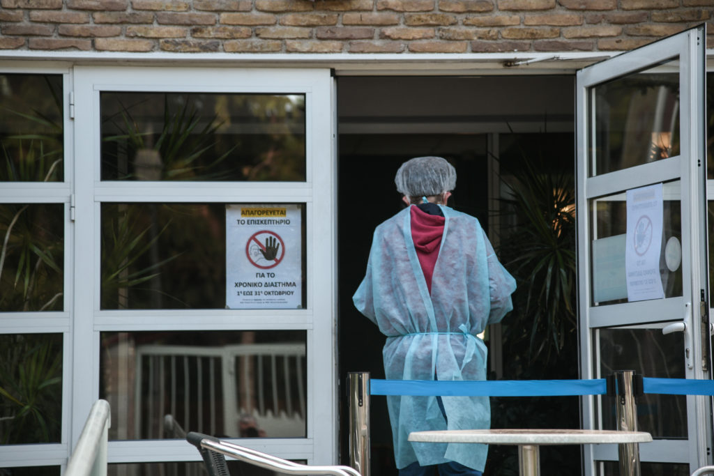 Κορονοϊός: Στα 20 ανέβηκαν τα κρούσματα σε γηροκομείο στον Πειραιά
