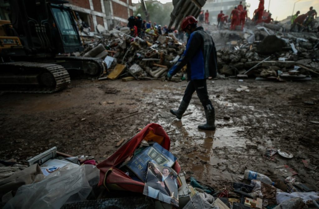 Τουρκία: Στους 92 οι νεκροί από τον σεισμό στα ανοιχτά της Σάμου