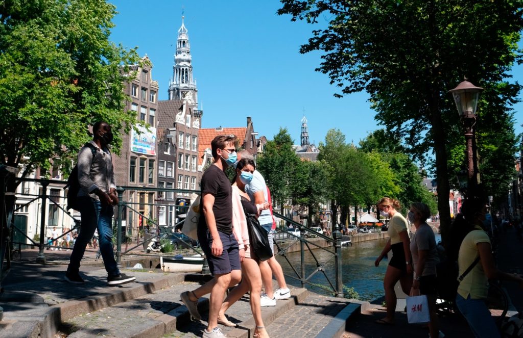 Νέα περιοριστικά μέτρα και στην Ολλανδία – Κλείνουν μουσεία και κινηματογράφοι