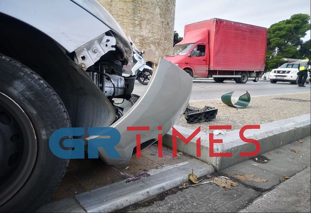 Σοβαρό τροχαίο με τέσσερις τραυματίες στη Θεσσαλονίκη (Photos – Video)