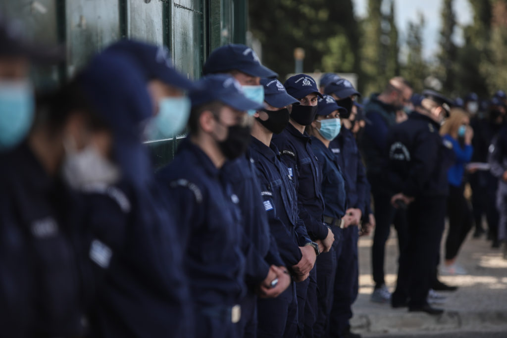 Πρόστιμα και συλλήψεις για 14 «αρνητές μάσκας» στην πλατεία Συντάγματος