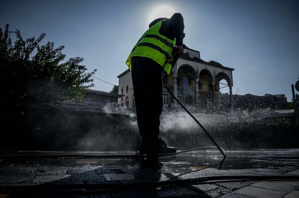 Κορονοϊός: Δραματική αύξηση σε κρούσματα και διασωληνωμένους – 43 θάνατοι – 297 στις ΜΕΘ – 2752 κρούσματα