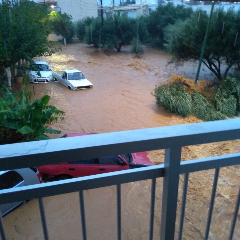 Κρήτη: «Πνίγηκε» και πάλι η Χερσόνησος – Πλημμύρισαν σπίτια, χείμαρροι οι δρόμοι, βυθίστηκαν αυτοκίνητα (Photos -Video)
