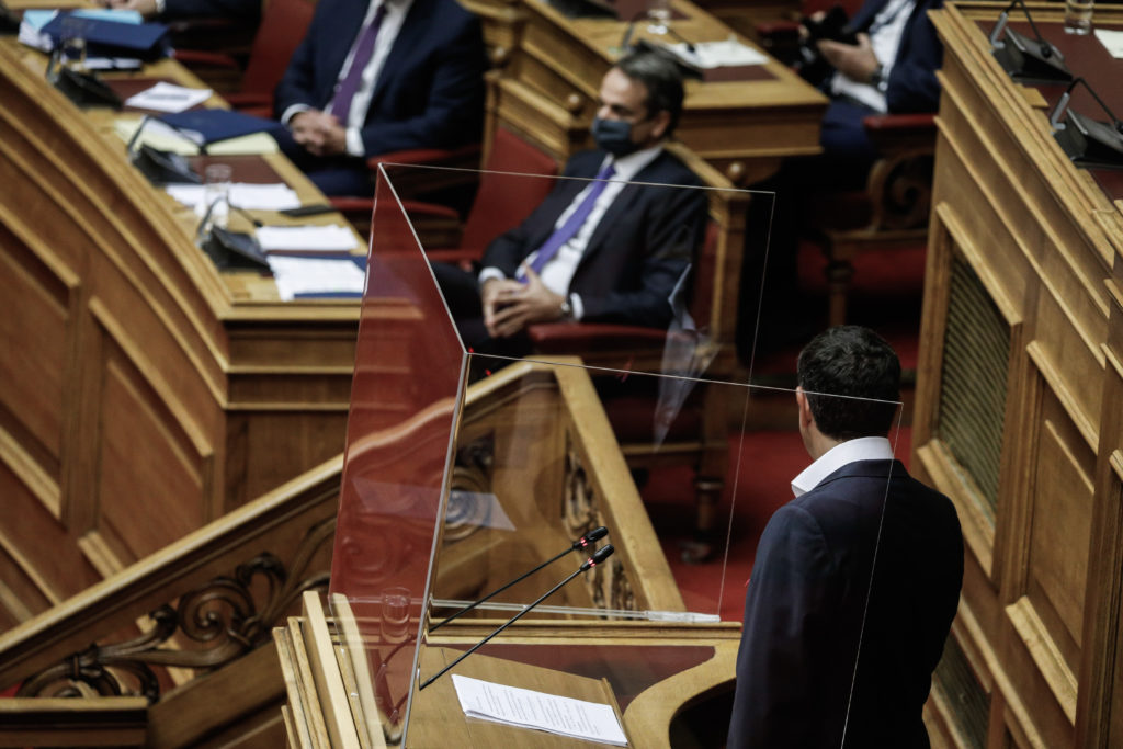 Στενεύει ο κλοιός για την κυβέρνηση: Τροπολογία ΣΥΡΙΖΑ για την κατάθεση των πρακτικών της επιτροπής λοιμωξιολόγων