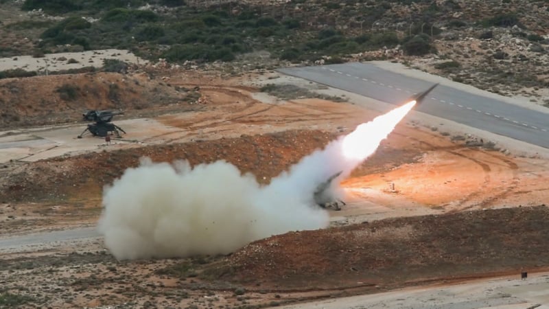 Χανιά: Εντυπωσιακά καρέ από τα αντιαεροπορικά Hawk να «σκίζουν» τον ουρανό (Photos – Video)