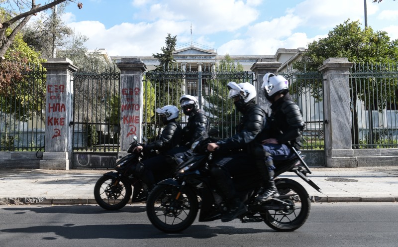 Ν. Φίλης: Με την απαγόρευση, κλείνουν το μάτι στον Χρυσαυγιτισμό