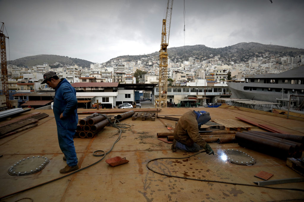 Στην Κομισιόν οι αποκαλύψεις του Documento για το ναυπηγείο Κυνόσουρας και την αδειοδότηση του ΥΠΕΝ