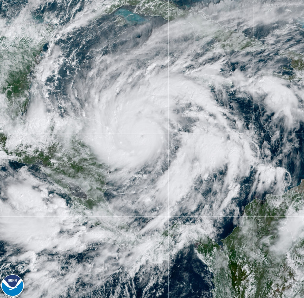 Ο κυκλώνας Γιώτα ενισχύθηκε στην κατηγορία 5 και απειλεί την Ονδούρα και τη Νικαράγουα