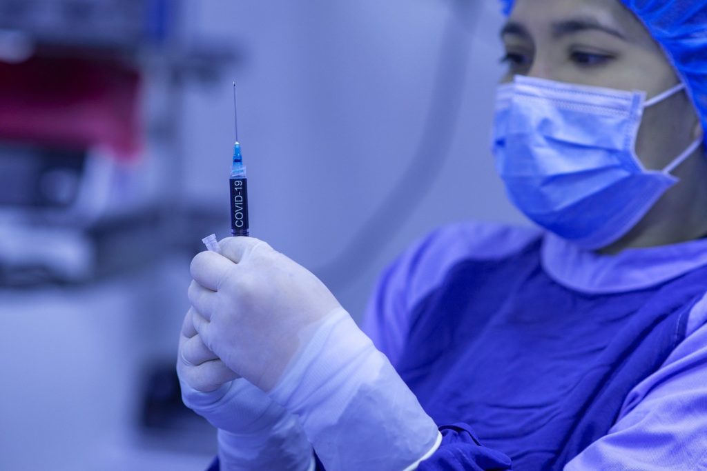 Κορονοϊός: Οι ΗΠΑ ελπίζουν πως μέχρι το τέλος της χρονιάς θα έχουν εμβολιαστεί 20 εκατομμύρια άνθρωποι
