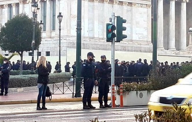 Ακρίτα: Οι αστυνομικοί δεν κολλάνε κορονοϊό;