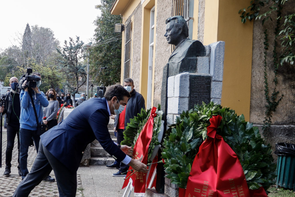 Πολυτεχνείο: Στεφάνι στο χώρο των βασανιστηρίων του ΕΑΤ-ΕΣΑ από τον ΣΥΡΙΖΑ (Photos)