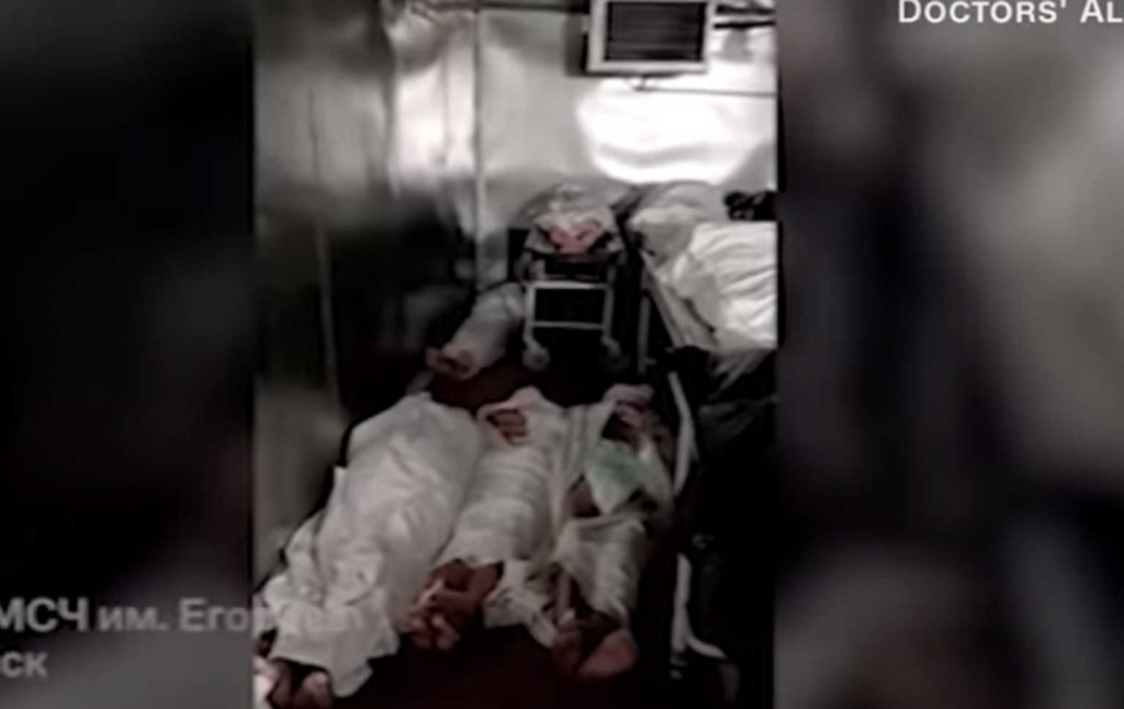 Ρωσία – Κορονοϊός: Σοκαριστικές εικόνες από τα νοσοκομεία με στοιβαγμένα πτώματα (Video)