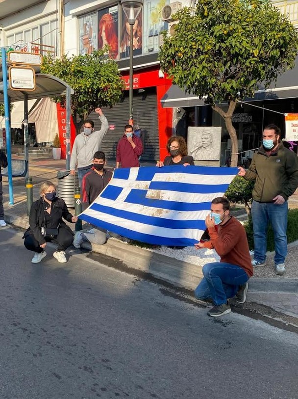 Η σημαία του Πολυτεχνείου στο μνημείο του Παύλου Φύσσα (Photos)