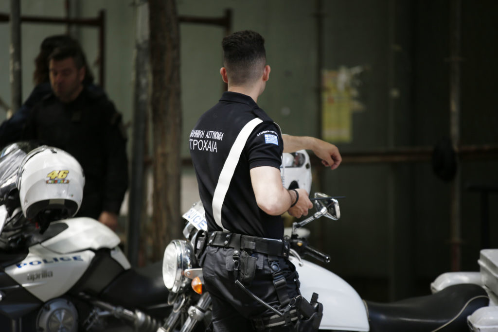 Πογκρόμ στα Σεπόλια: «H Διοίκηση του Ευαγγελισμού άφησε τους αστυνομικούς να “κανονίζουν” ποιος θα δει τον ασθενή»