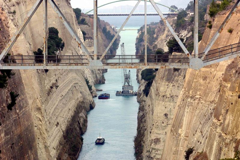 Κόρινθος: Έκλεισε και πάλι η διώρυγα από νέα κατάπτωση χωμάτινου όγκου