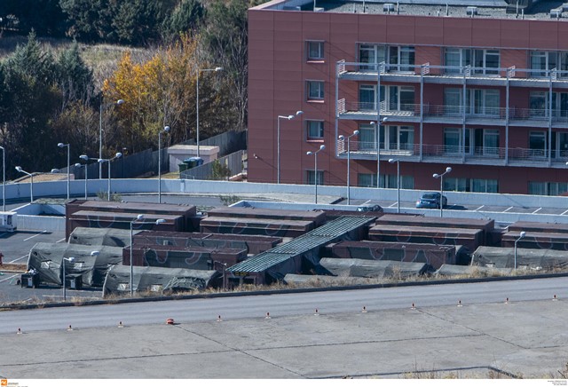 Κινητό νοσοκομείο στήθηκε στο πάρκινγκ του Στρατιωτικού Νοσοκομείου Θεσσαλονίκης