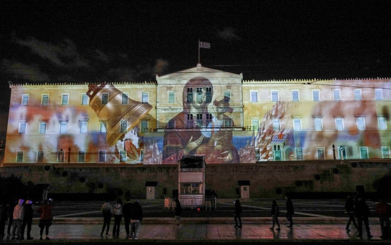 Νίκος Φίλης: Προσβολή της Δημοκρατίας η απεικόνιση του κτιρίου της Βουλής με στρατιωτικά και θρησκευτικά σύμβολα