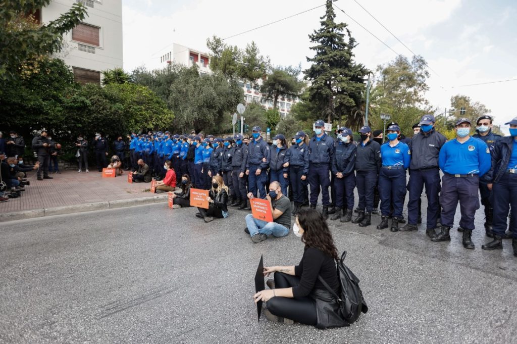 Με 6.000 αστυνομικούς ο ένας πάνω στον άλλο δεν κολλάει…