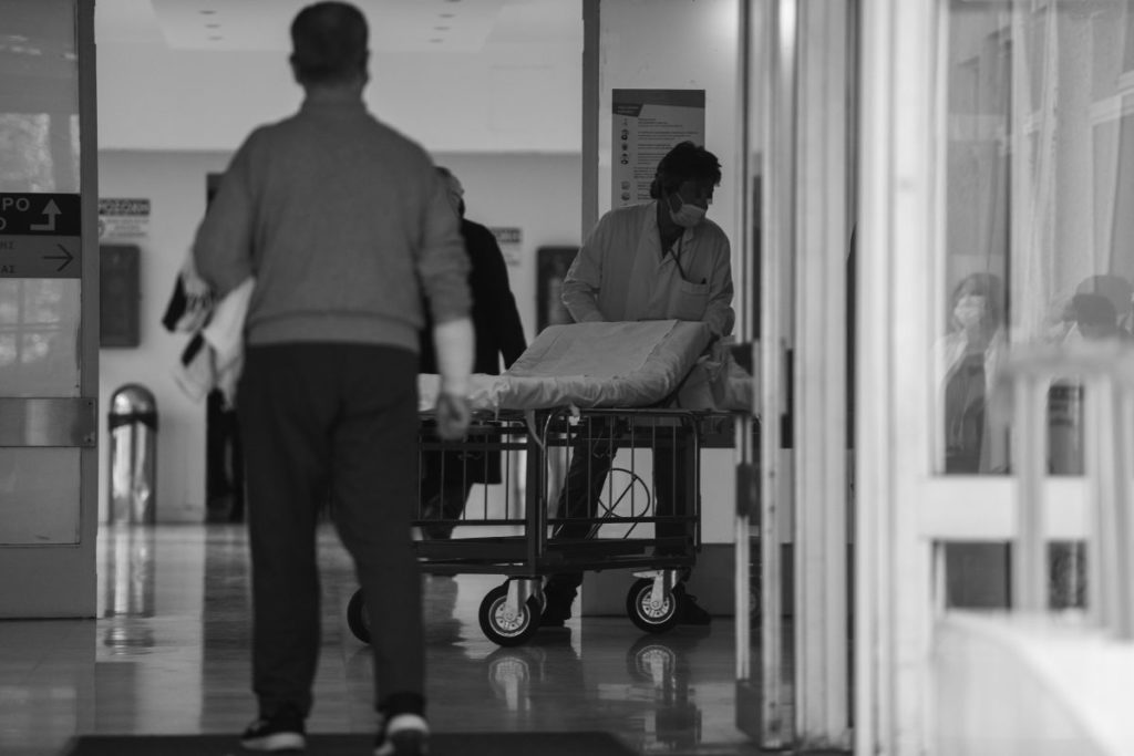 Νοσοκομείο Αγρινίου: Yγιειονομικό προσωπικό δούλευε με κορονοϊό – Άργησαν τα τεστ και δεν το γνώριζαν