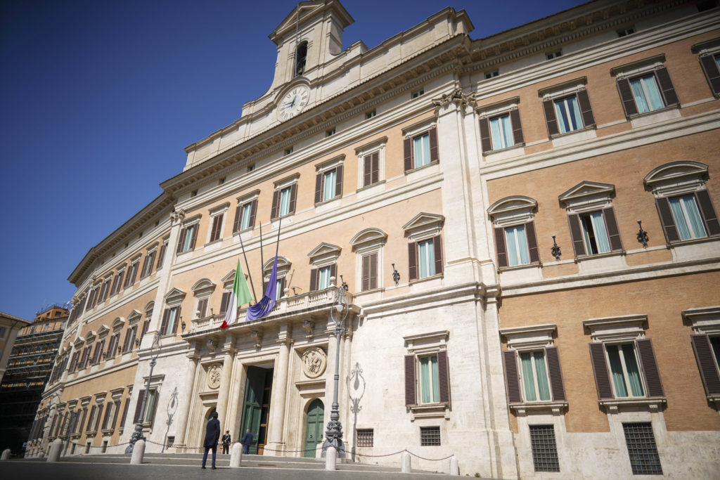 Ιταλία: Η αντιπολίτευση υπερψήφισε μεγάλη αύξηση του ελλείμματος για να αντιμετωπισθεί η πανδημία