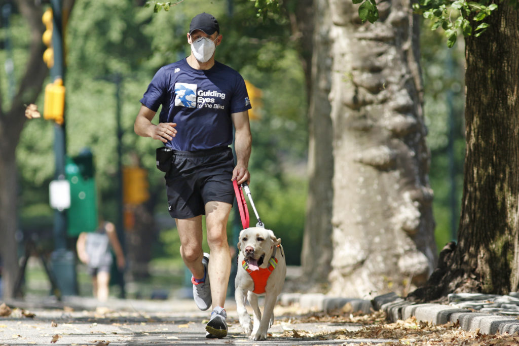 Ο τυφλός δρομέας Thomas Panek έτρεξε 5 χλμ. χωρίς συνοδό με τη βοήθεια της Google