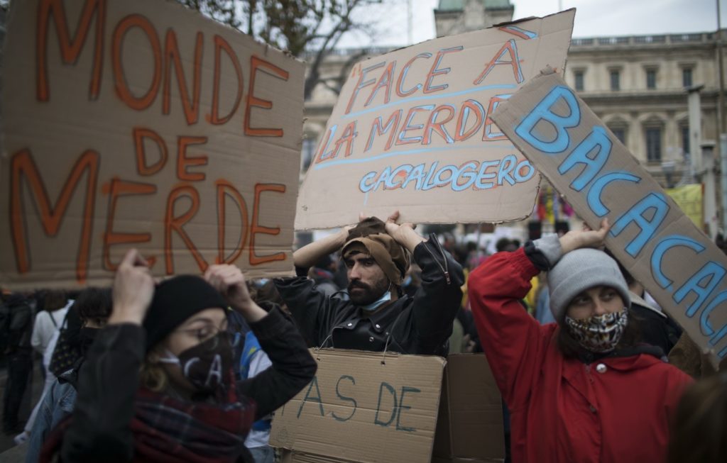 Γαλλία: Κυβερνητική αναδίπλωση για το νόμο ενάντια στη φωτογράφιση αστυνομικών