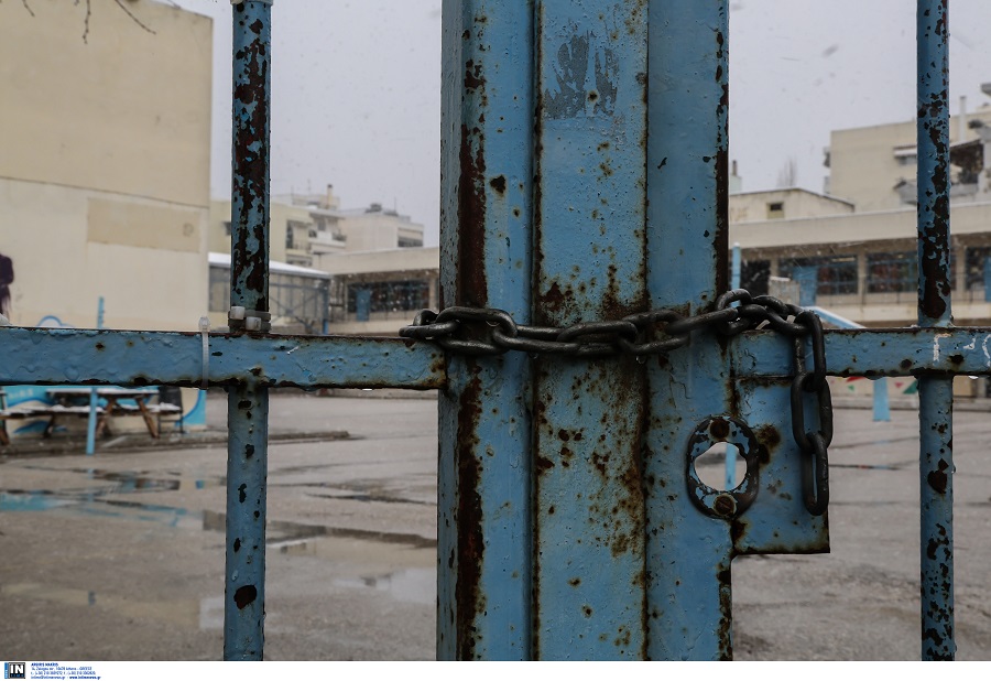 Μυστήριο με έντονη δυσοσμία σε περιοχές του Πειραιά – Κλειστά σχολεία την Παρασκευή