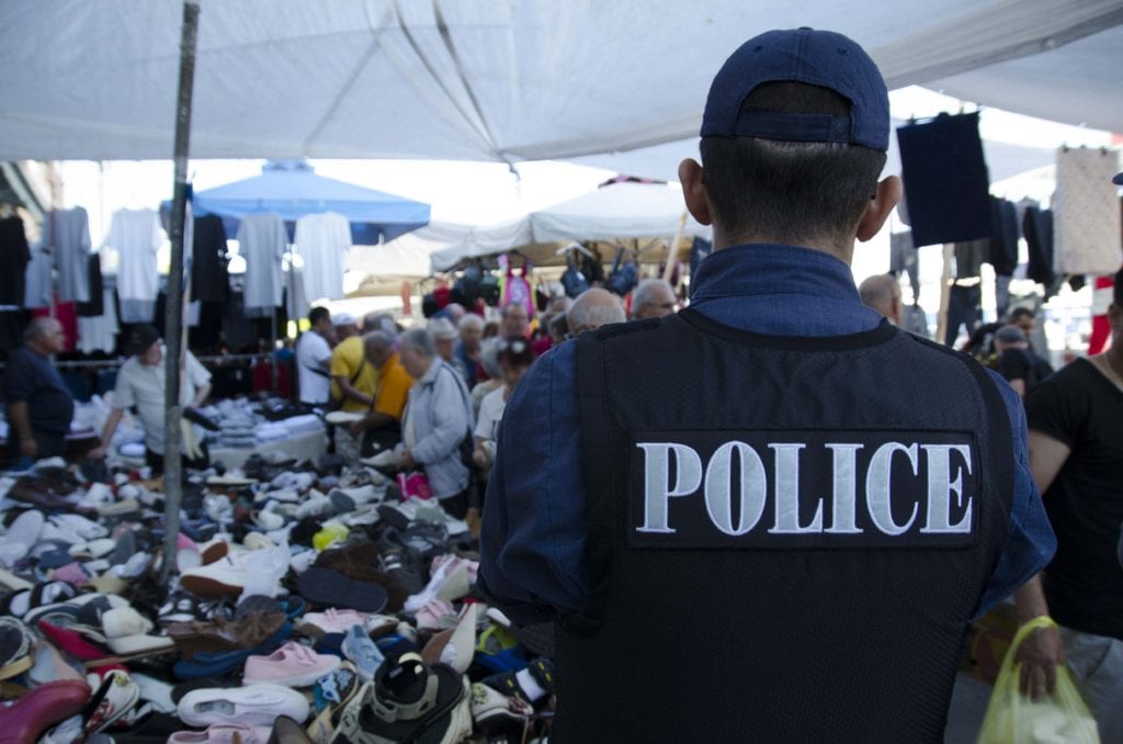 «Παζάρι» Σχιστού: Μεγάλη αστυνομική επιχείρηση και κατασχέσεις χιλιάδων προϊόντων και ζώντων ζώων