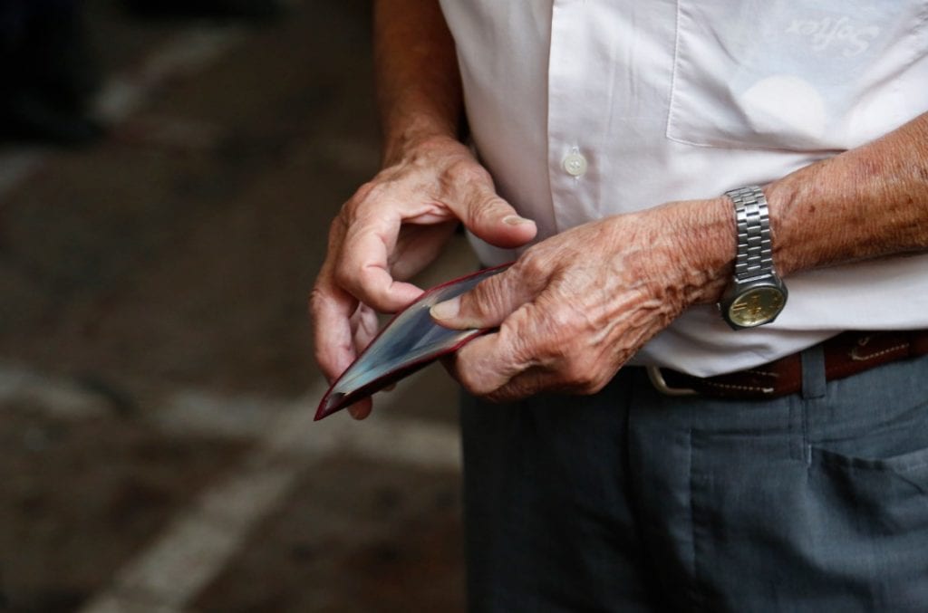 Και τρίτη αναβολή στην αύξηση του κατώτατου μισθού από την κυβέρνηση Μητσοτάκη